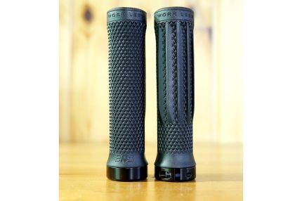 One Up lock on grips 