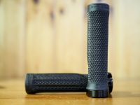 One Up - lock on grips black